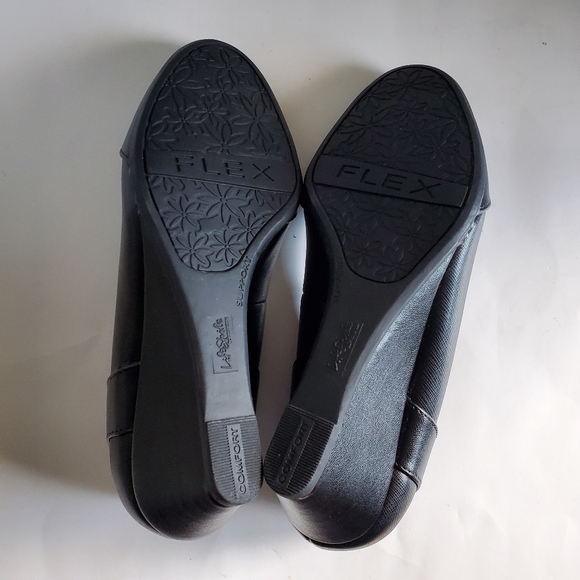 LifeStride Women's Dreams Wedge Pump, Black, 6 Wide - Picture 7 of 7